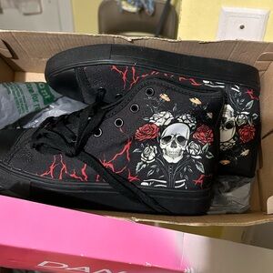 Black Skull Converse